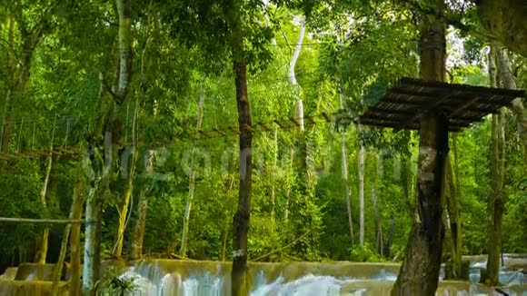 老挝銮寺瀑布垂直全景视频的预览图