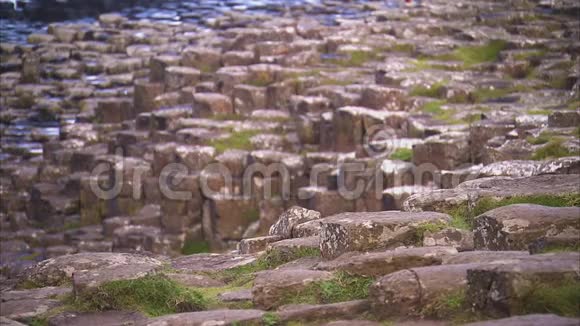 爱尔兰的岩石地形视频的预览图