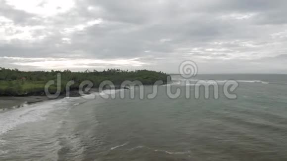 巴厘岛4K无人机飞行中的海水视频的预览图