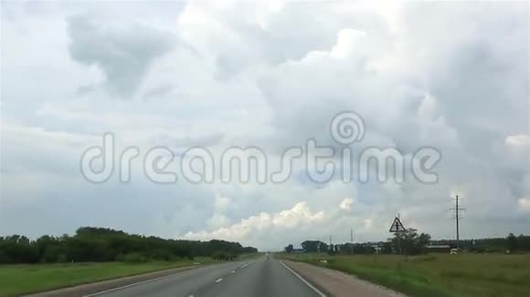 路上有云M52公路视频的预览图