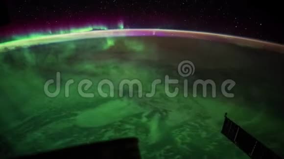 从太空看到的地球北极光卫星图像视频的预览图