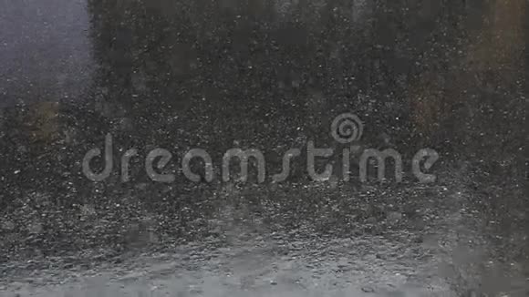 雨滴水特写背景视频的预览图