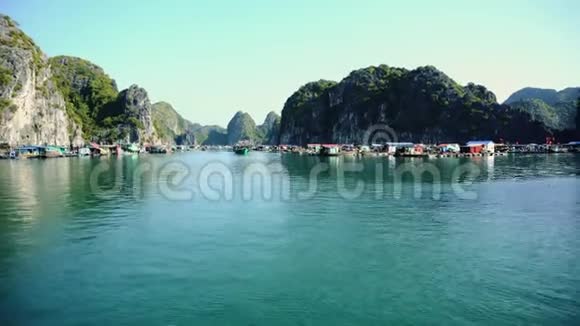 海龙湾浮鱼村越南猫巴岛视频的预览图