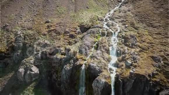 对冰岛瀑布的不可思议的看法视频的预览图