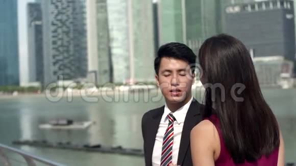 亚洲夫妇互相取笑视频的预览图