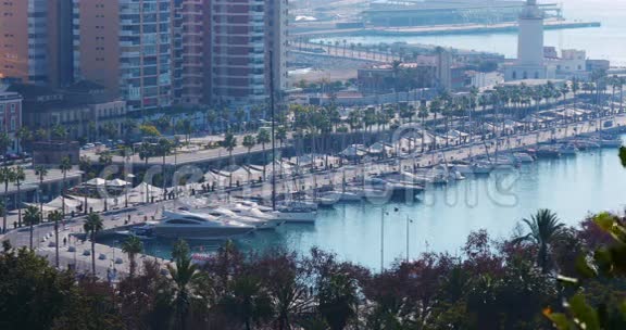马拉加阳光明媚的一天码头从顶部可以看到4k景观视频的预览图