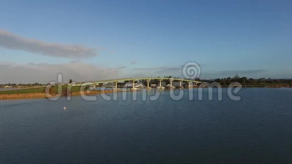 后沼泽岛大桥低轨视频的预览图