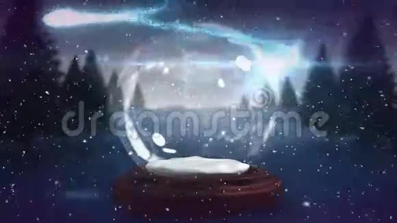 在神奇的森林中蓝色闪光的数字动画在雪球上飞舞视频的预览图