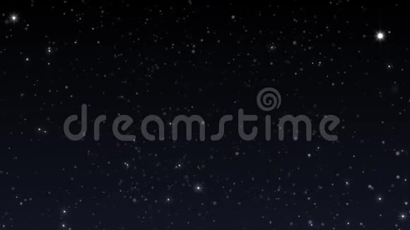相机在哈勃星云的背景下飞过一个星域视频的预览图