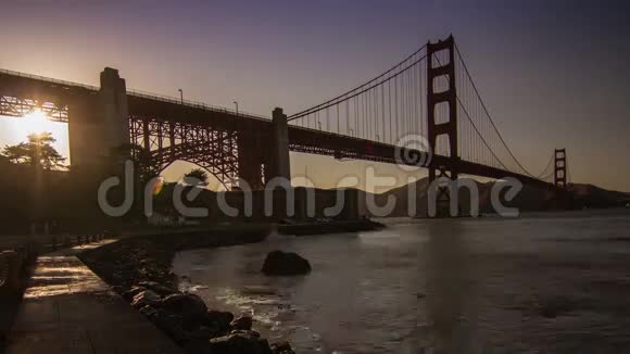 日落时分的金门大桥视频的预览图