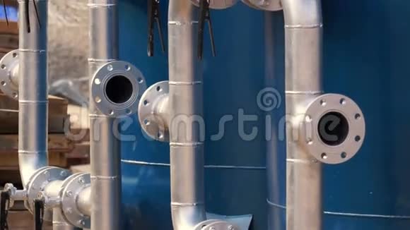 水过滤罐管道及阀门系统组装前视频的预览图