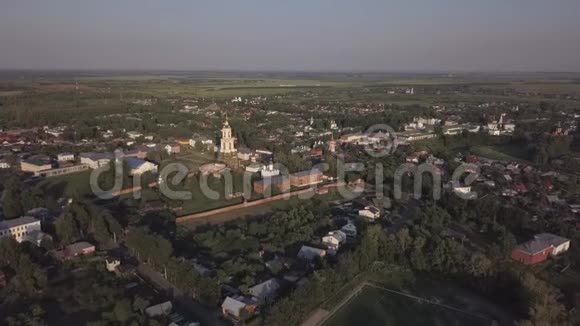 飞越苏兹达尔古城俄罗斯弗拉基米尔州视频的预览图