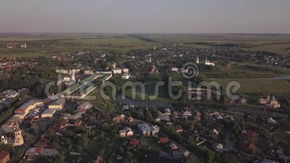 飞越苏兹达尔古城俄罗斯弗拉基米尔州视频的预览图