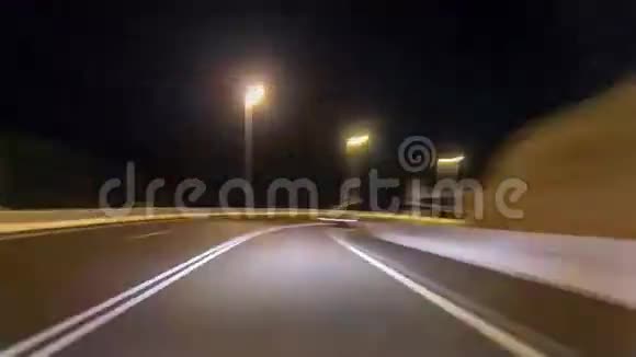 穿越JebelHafeet公路的曲线公路穿越时间过度AlAin阿拉伯联合酋长国视频的预览图