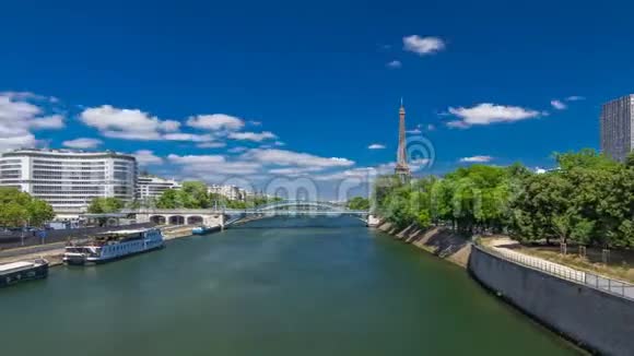 法国巴黎塞纳河畔埃菲尔铁塔视频的预览图