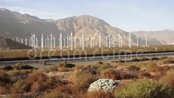 发电风车在加利福尼亚旋转视频的预览图