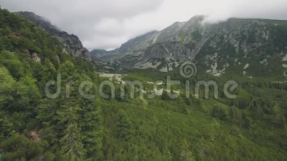 塔特拉山滑雪缆车景观视频的预览图