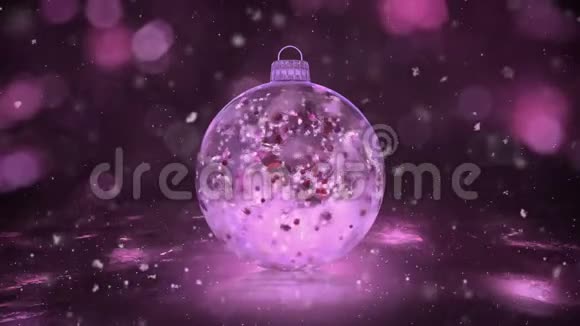 圣诞粉冰玻璃包装饰雪彩花瓣背景环视频的预览图