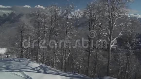 北坡西高加索艾布加岭滑雪斜坡罗萨Khutor高山度假村股票录像视频的预览图