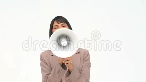 中国商界女性用扩音器大喊视频的预览图