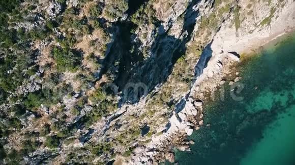 葡萄牙塞图巴尔阿拉比达山脉的鸟瞰图视频的预览图