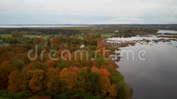 飞越DolesSala拉脱维亚第二大岛屿这是多加瓦河的一个半岛靠近里加的边界视频的预览图