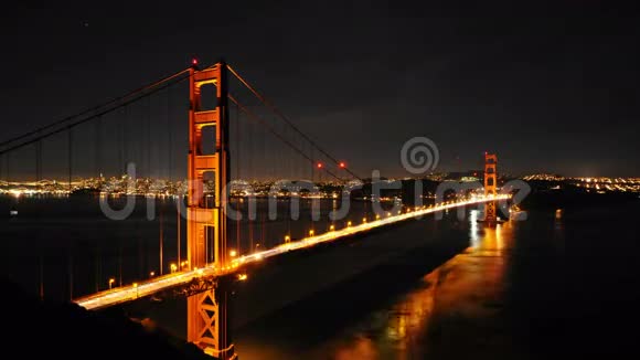 时间流逝夜间金门大桥4K4096x2304视频的预览图
