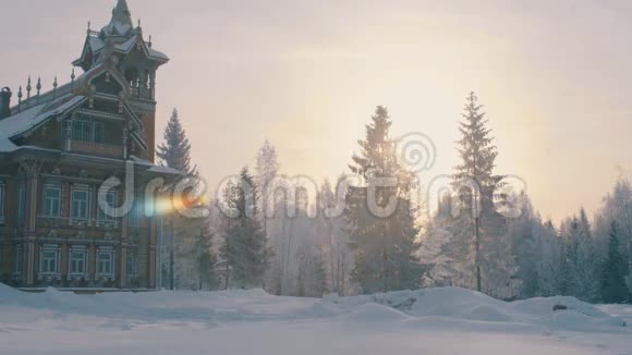 俄罗斯传统宫殿森林里的泰瑞姆视频的预览图