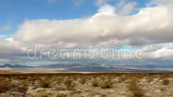 莫哈韦沙漠风暴云的时间流逝视频的预览图