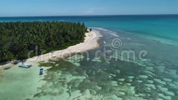 美丽的热带海岛海滩航拍视频多米尼加共和国索纳视频的预览图
