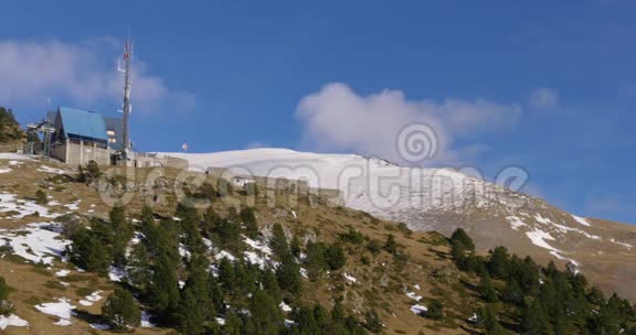 瓦尔德诺里亚多云山滑雪基地4k西班牙视频的预览图