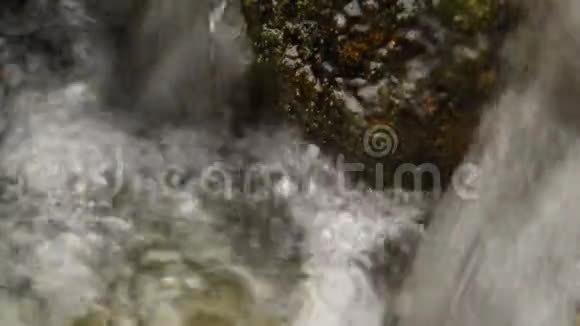 山林中的山河瀑布音频轨道媒体视频的预览图