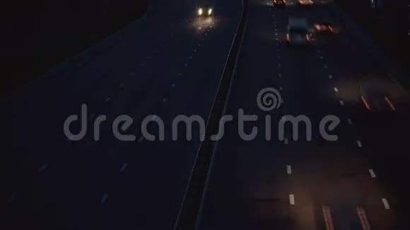 夜间交通时间延时视频的预览图
