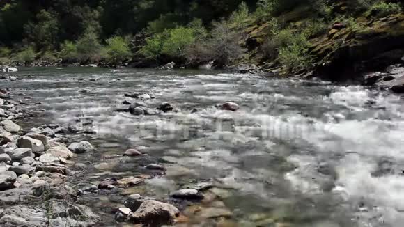 北叉美国河朝镜头移动视频的预览图