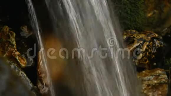 山林中的山河瀑布音频轨道媒体视频的预览图
