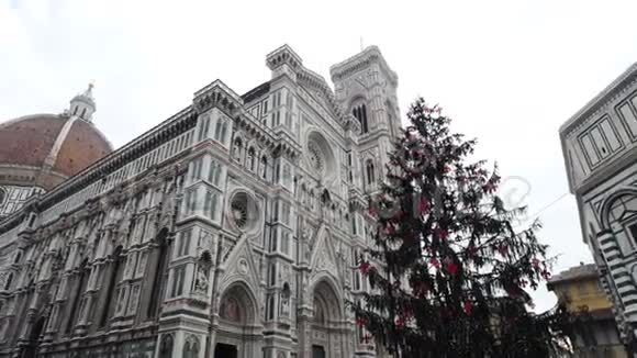 佛罗伦萨大教堂圣诞全景从右到左视频的预览图
