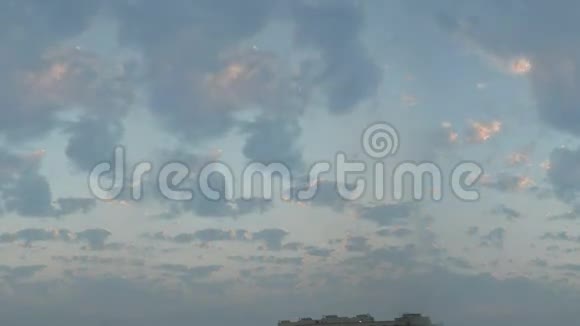 日落的天空和乌云的循环视频的预览图