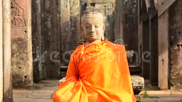 柬埔寨吴哥窟古寺藏佛视频的预览图
