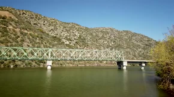 费拉德萨大桥附近的杜罗谷景观视频的预览图
