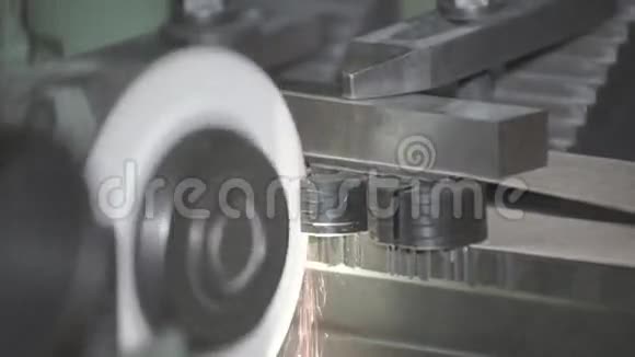 金属加工机视频的预览图