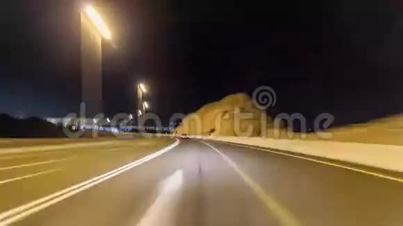 穿越JebelHafeet公路的曲线公路穿越时间过度AlAin阿拉伯联合酋长国视频的预览图