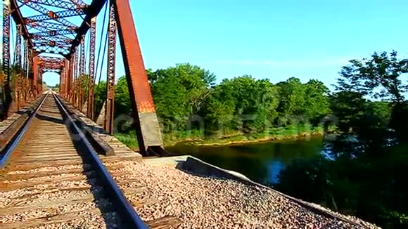 伊利诺斯州的铁路大桥视频的预览图