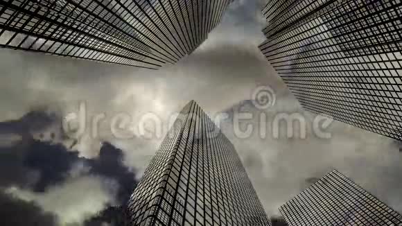 带有摩天大楼轮廓的云景视频的预览图