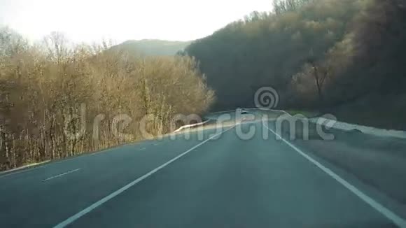 山路高速行驶视频的预览图