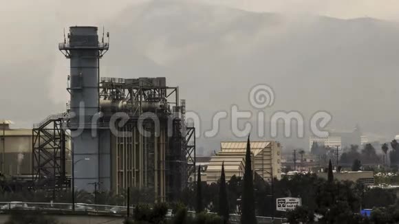 工业工厂排放污染物视频的预览图