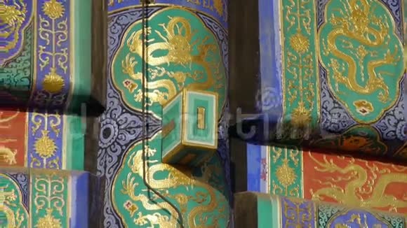 宏伟彩绘雕梁画栋中国北京古建筑视频的预览图
