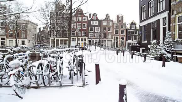在荷兰阿姆斯特丹下雪视频的预览图