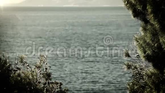 船帆在深蓝波亚德里亚海视频的预览图
