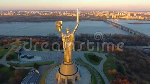 空中观景二战纪念碑城市鸟瞰图视频的预览图