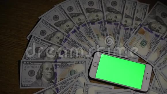 智能手机绿色背景100美元4k视频的预览图